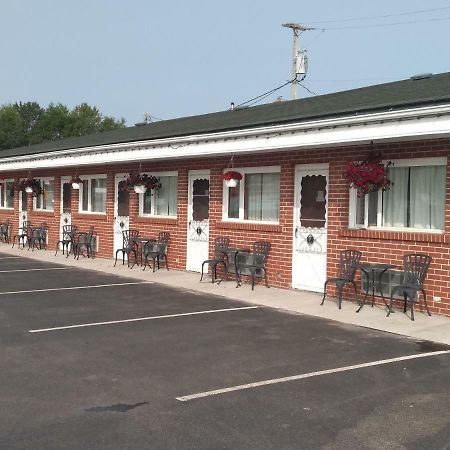 Algoma Motel ワワ エクステリア 写真